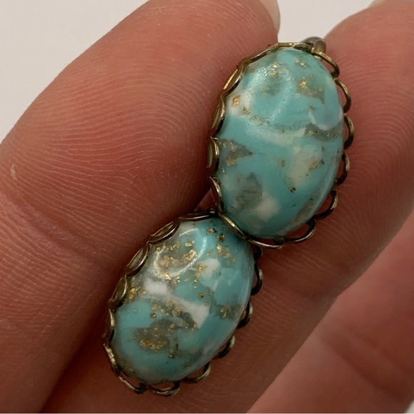 Turquoise gold glitter lucite cabochon vintage robin’s egg clip on earrings - Picture 9 of 11